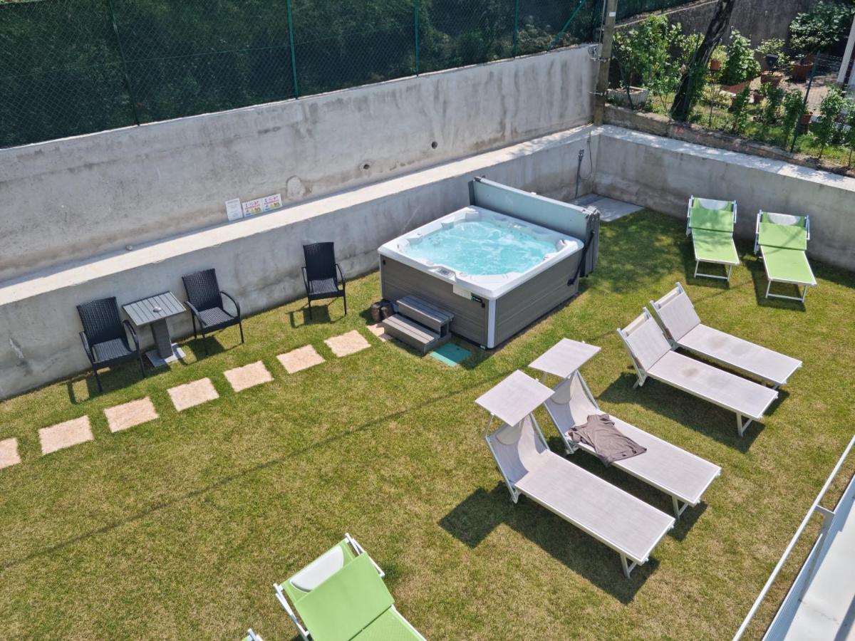 מאלצ'סינה Luxury Apartments Natura מראה חיצוני תמונה